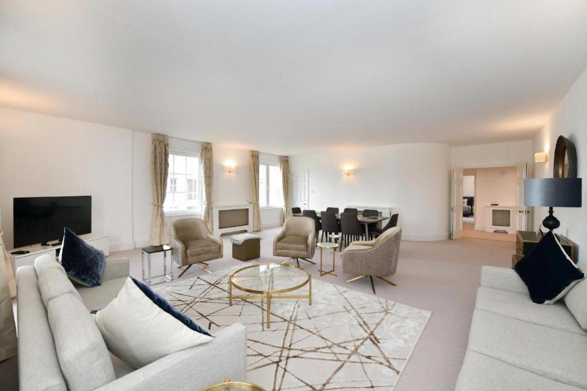 Apartment Charming 3-bed In *