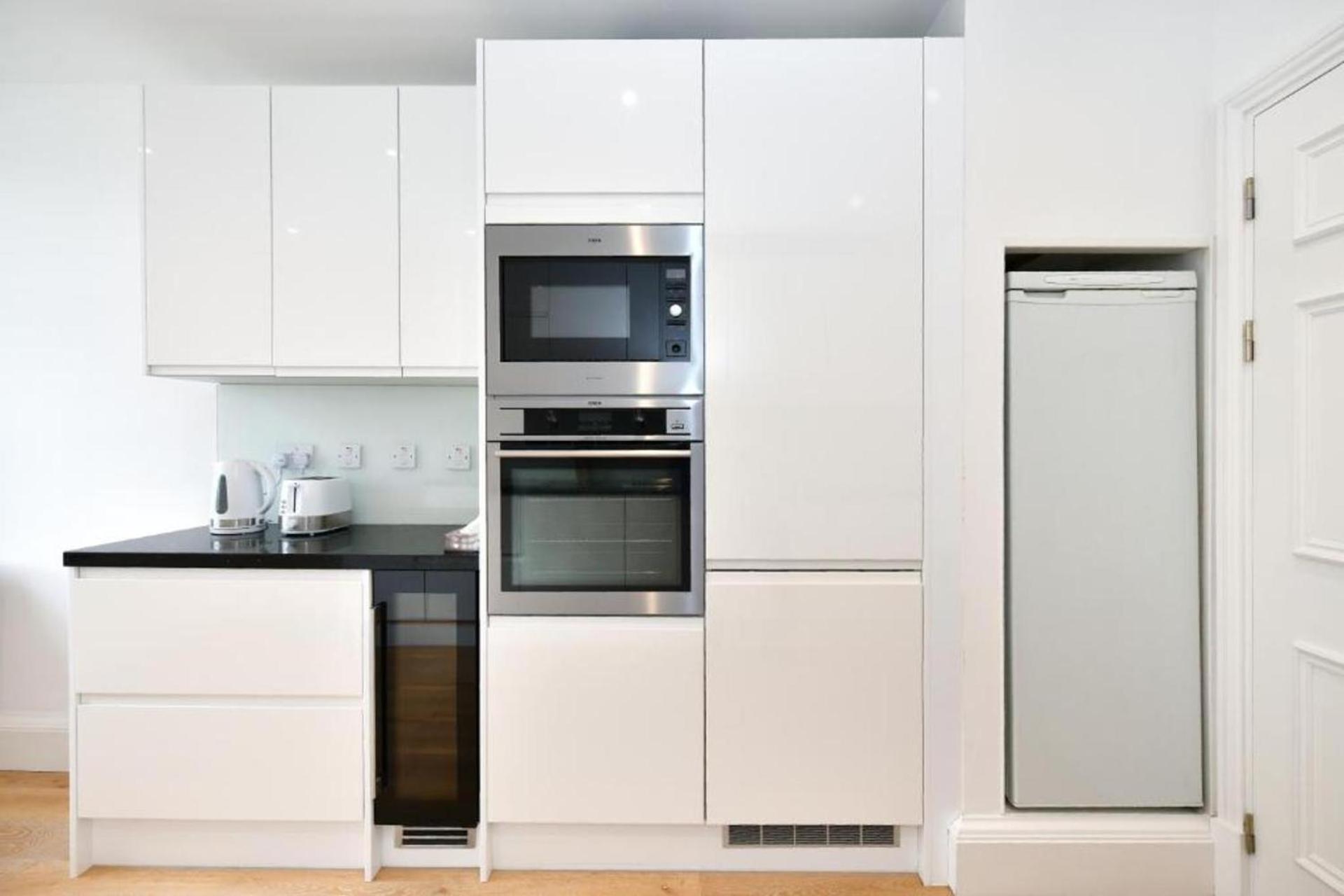 Apartment Charming 3-bed In London